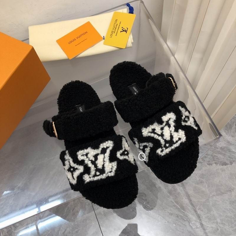 LV Women's Slippers 155